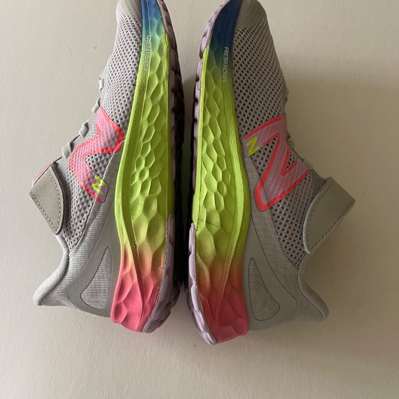 New Balance Fresh Foam Arishi Gray Rainbow Sneakers - Picture 16 of 16